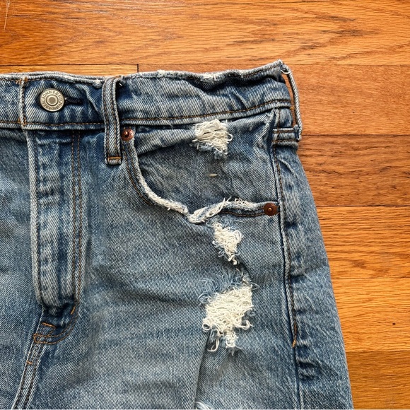 Abercrombie ‘The Mom Short’ High Rise Jean Shorts - Picture 4 of 10